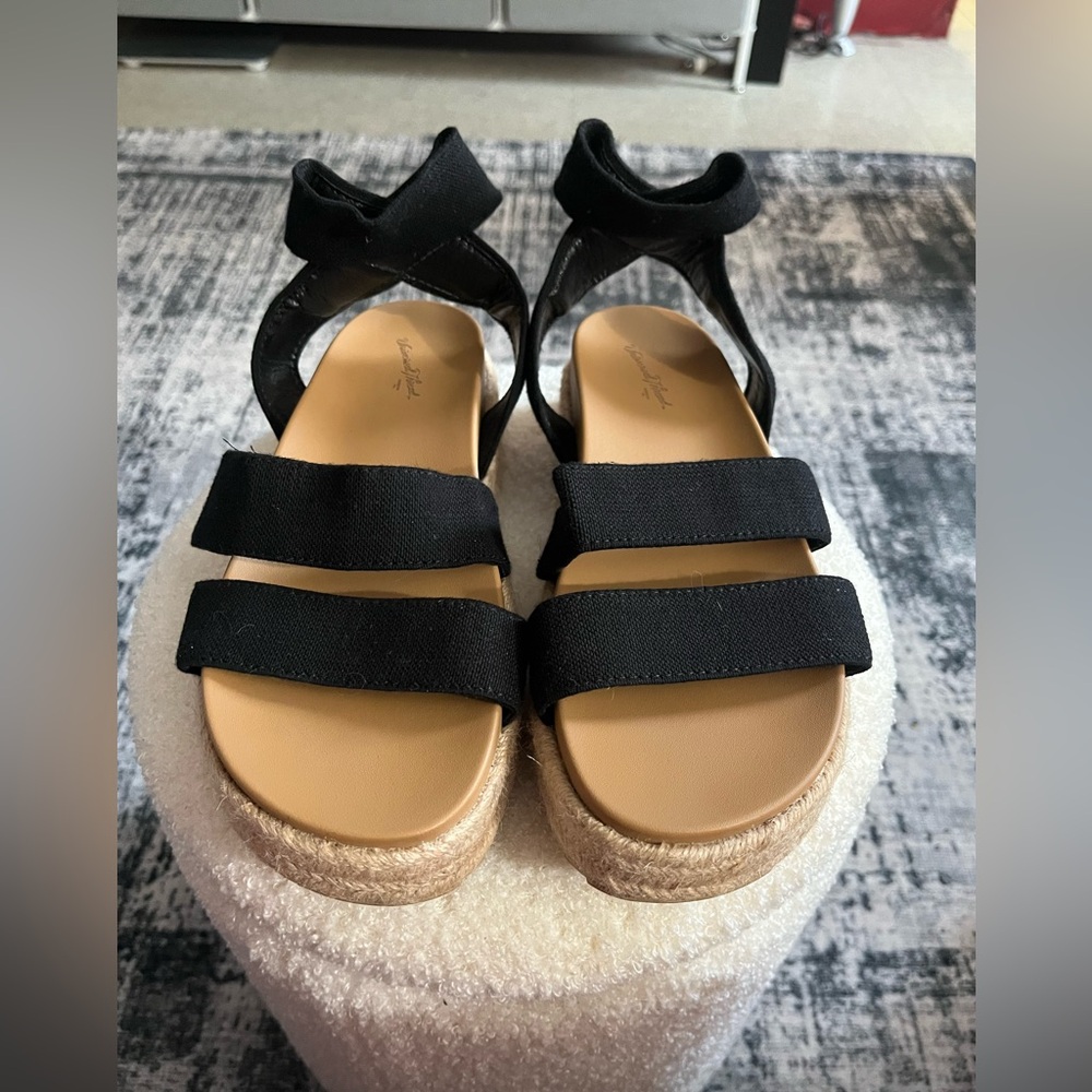 Universal Thread Black Sandals with Tan and Gold Accents